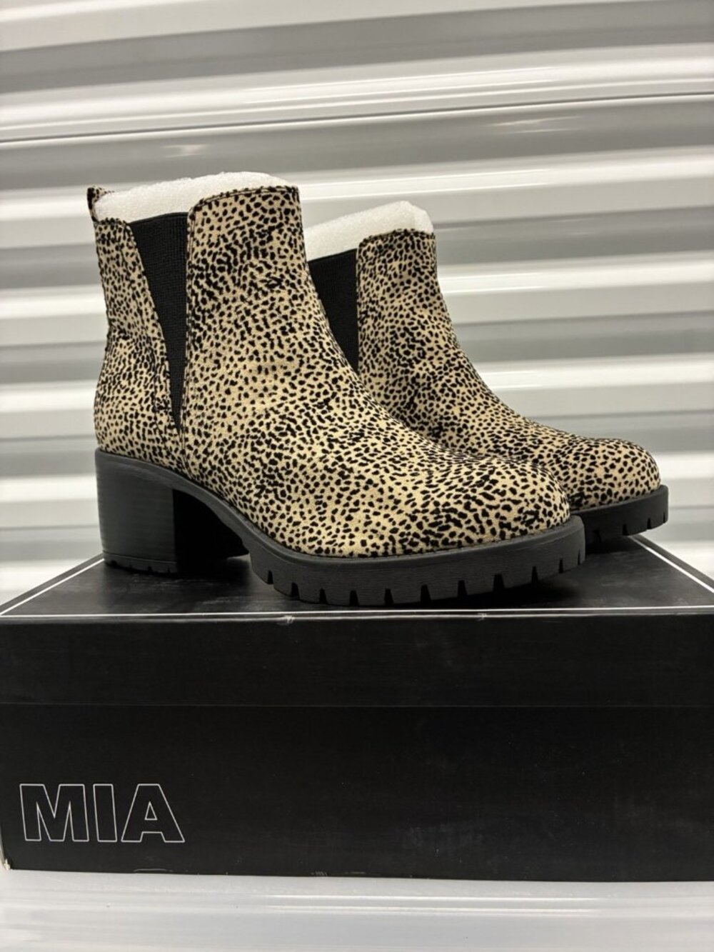 Mia Laren Bootie Size 9